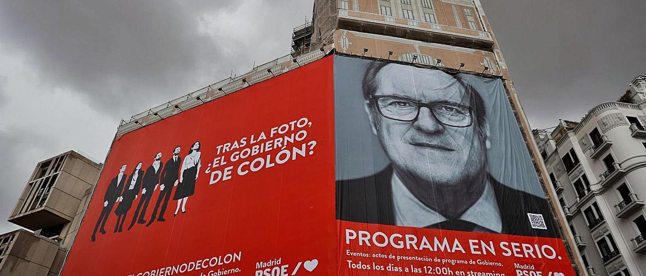 Cartel de la precampaña de Ángel Gabilondo en la plaza de Callao de Madrid. | EFE