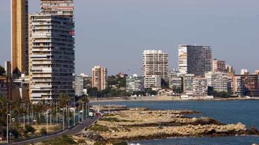 Vista general de la Albufereta, donde están los edificios &quot;salvados&quot;.