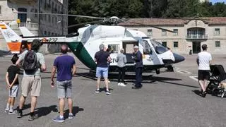 Una celebración con la Guardia Civil por tierra, mar... y baile