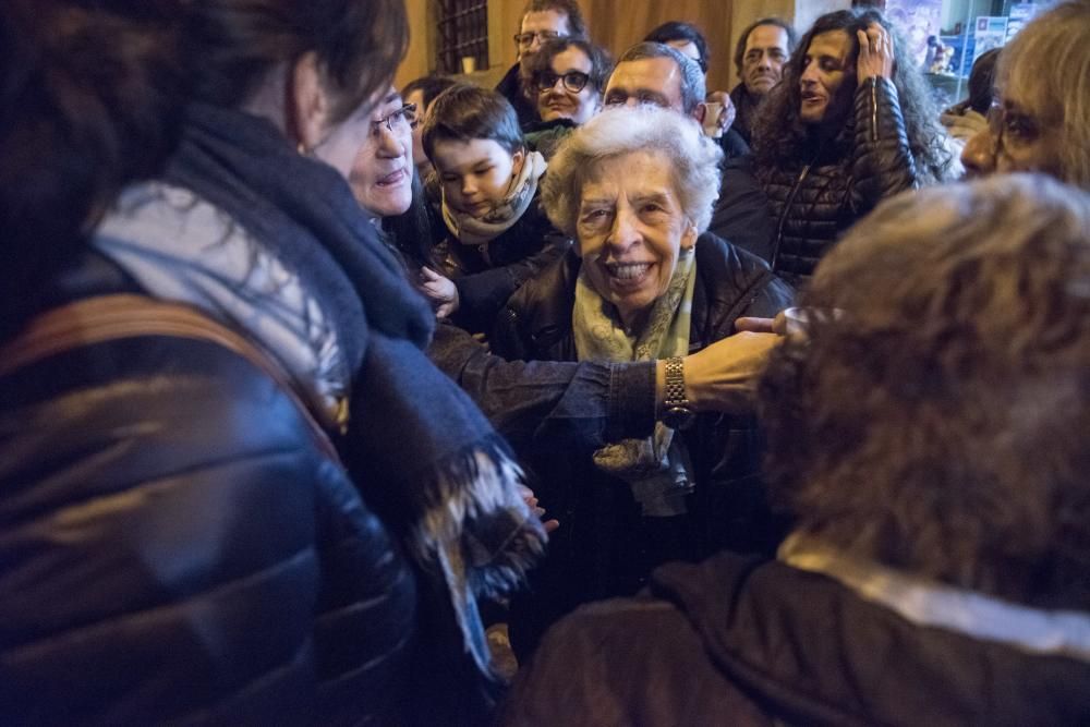 Festa sorpresa per homenatjar una comerciant que ha fet història a Manresa