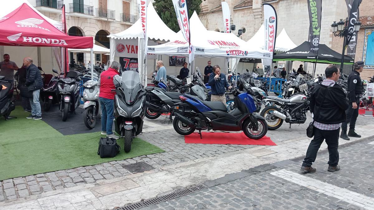 Las motos copan la plaza Major de Gandia en la Fira del Motor de 2026