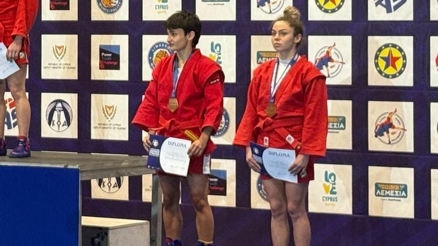 La cartagenera Carlota Prendes, bronce en el Europeo de lucha sambo