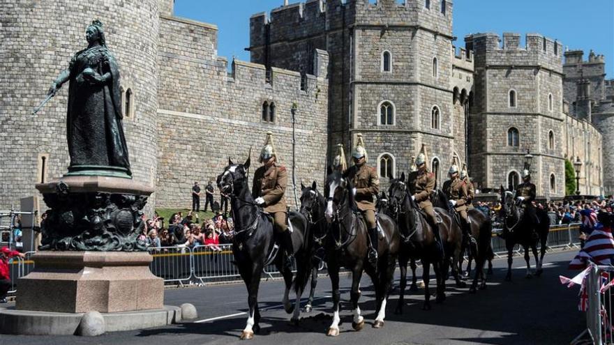 Windsor se engalana para la boda real, a la que no irá el padre de la novia