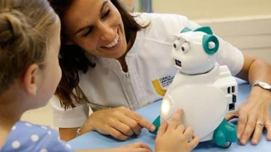 La UMH desarrolla un nuevo tratamiento con robots para niños con autismo