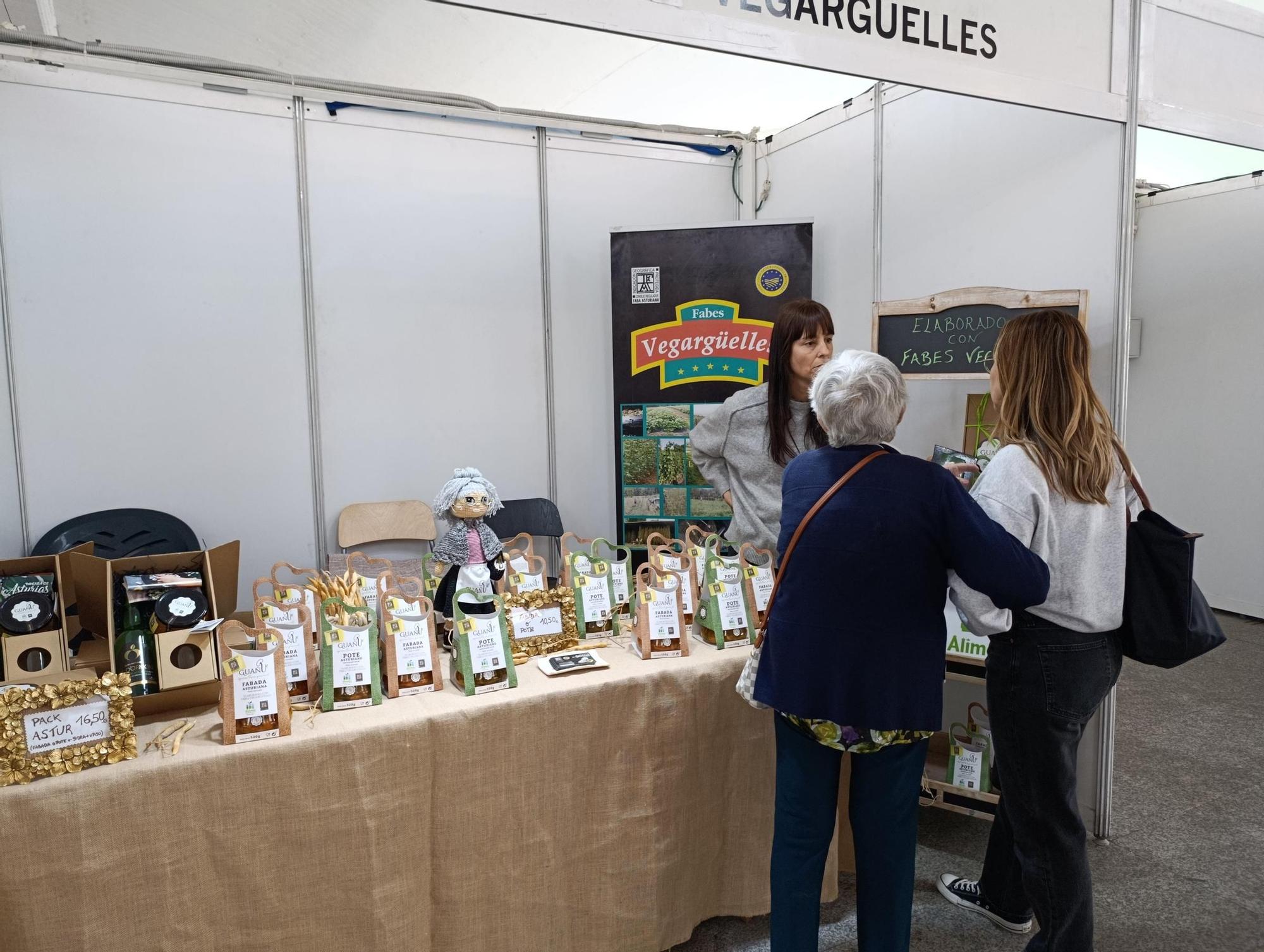 Lleno en la muestra agroalimentaria de la Plaza de Abastos de La Pola