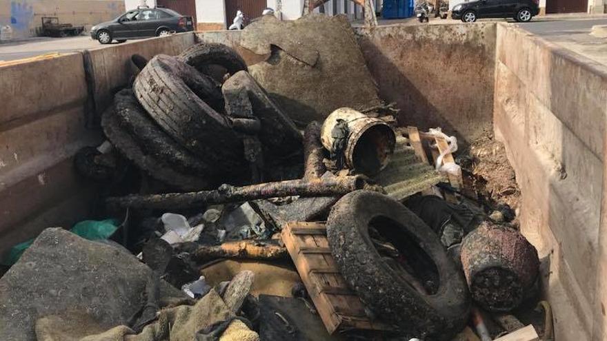 Más de dos toneladas de residuos recogidas del fondo del mar de Calp