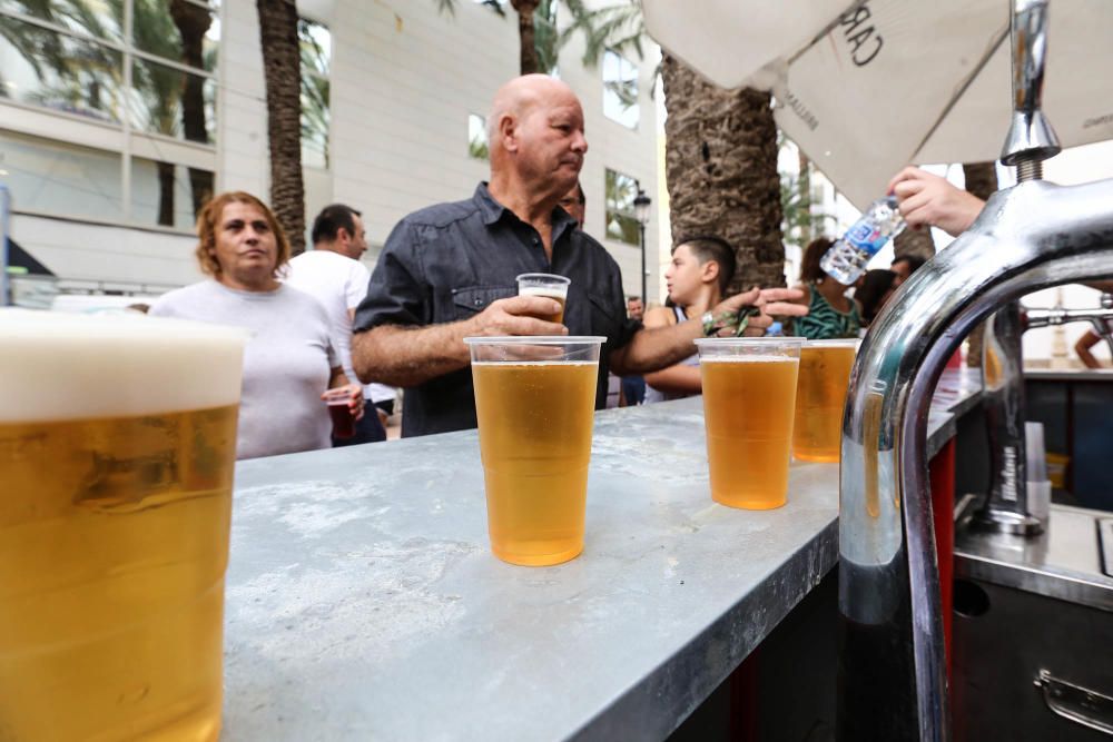 La fiesta y la alegría inundan Dolores tras el chupinazo de las fiestas patronales