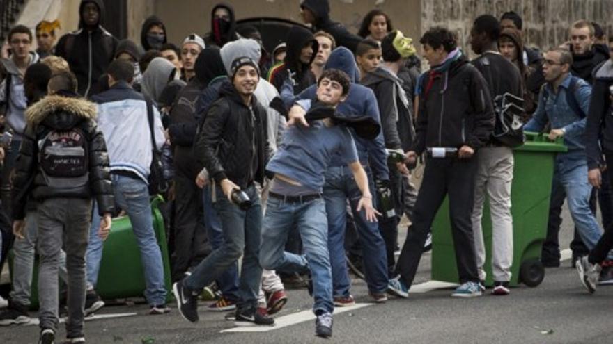 Enfrentamientos entre polícias y alumnos en París