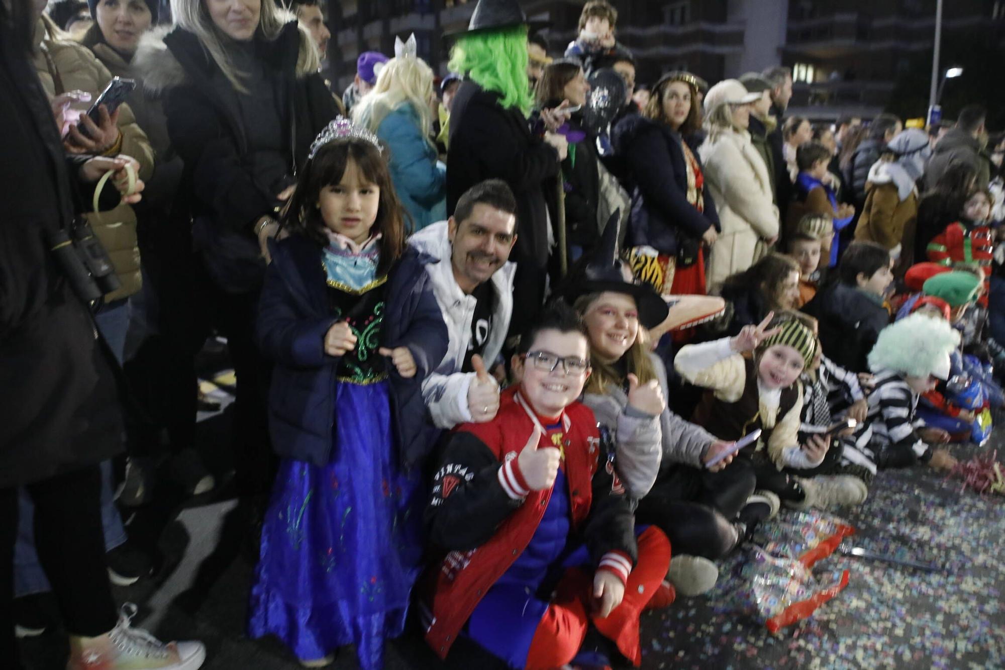 Así fue el multitudinario desfile del Antroxu de Gijón (en imágenes)