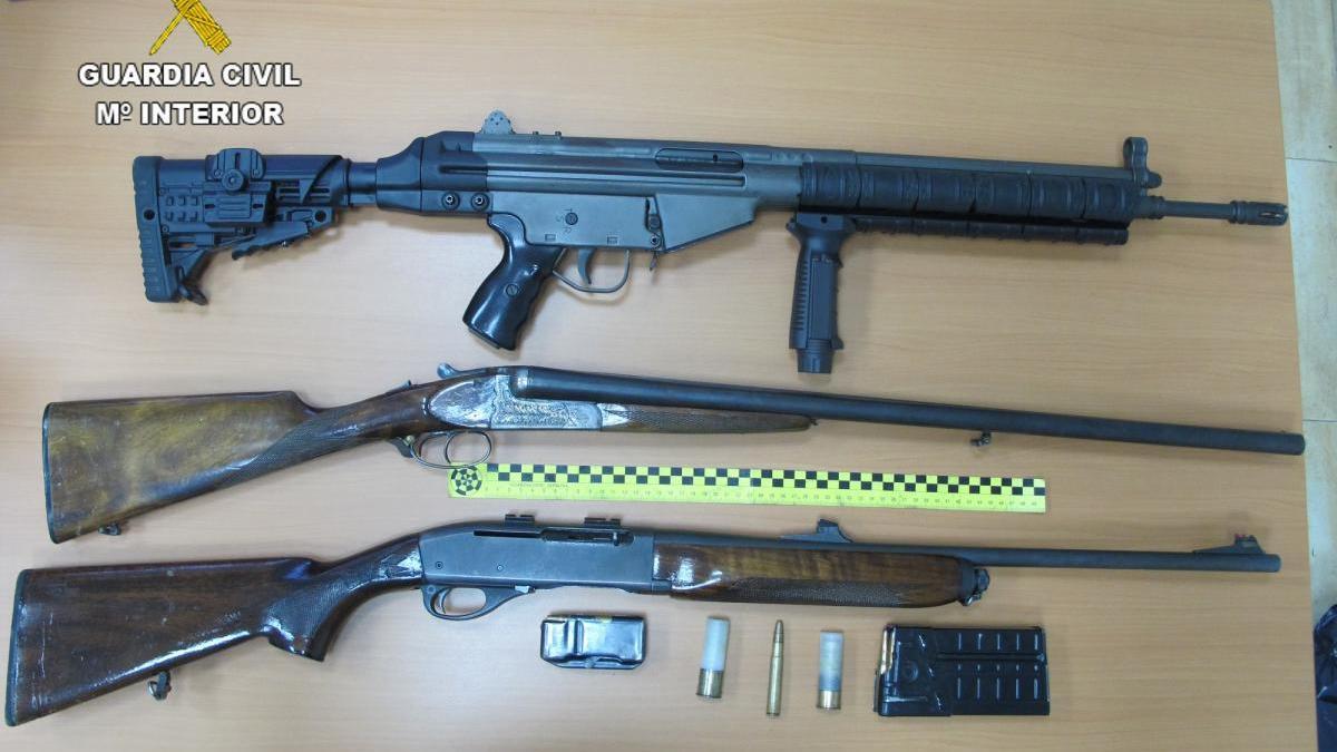 Incautan tres armas en una batida de jabalís en Espadilla