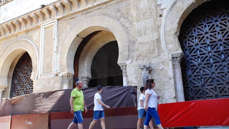 La segunda puerta de la Mezquita no se pondrá al menos hasta el 2018