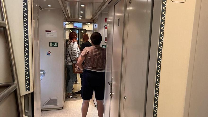 A Plasencia con una hora de retraso en tren y cero euros de indemnización