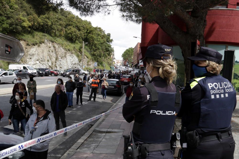 Allau de compradors als estancs del Pertús per l'aixecament de restriccions a França