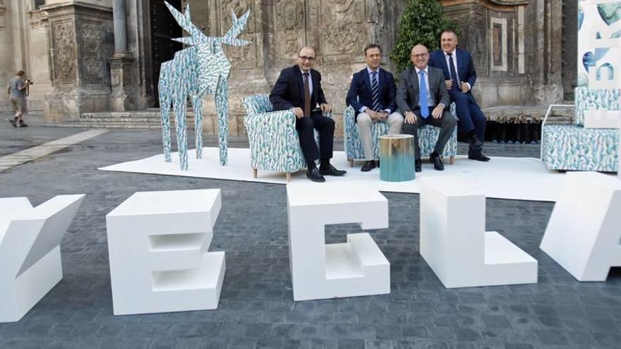 La Feria del Mueble de Yecla se presentó en la mañana de ayer en la plaza del cardenal Belluga.