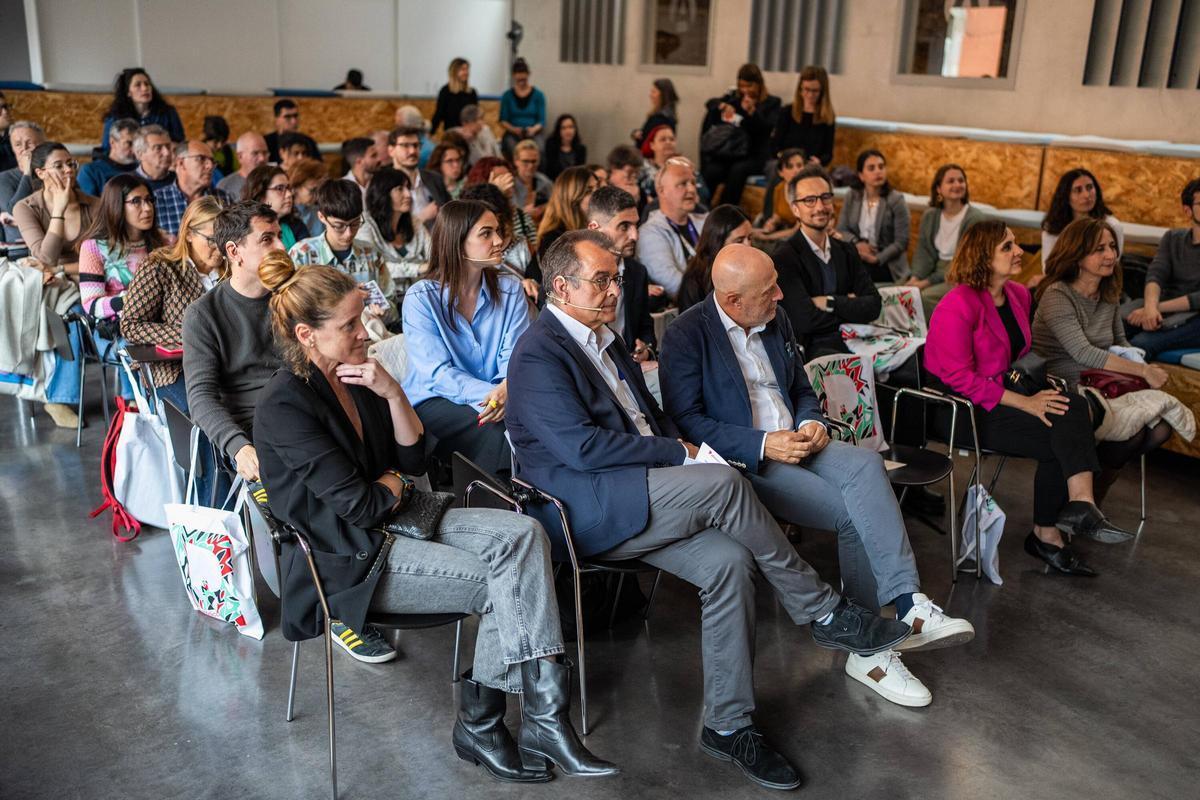 Mesa redonda sobre el futuro del periodismo