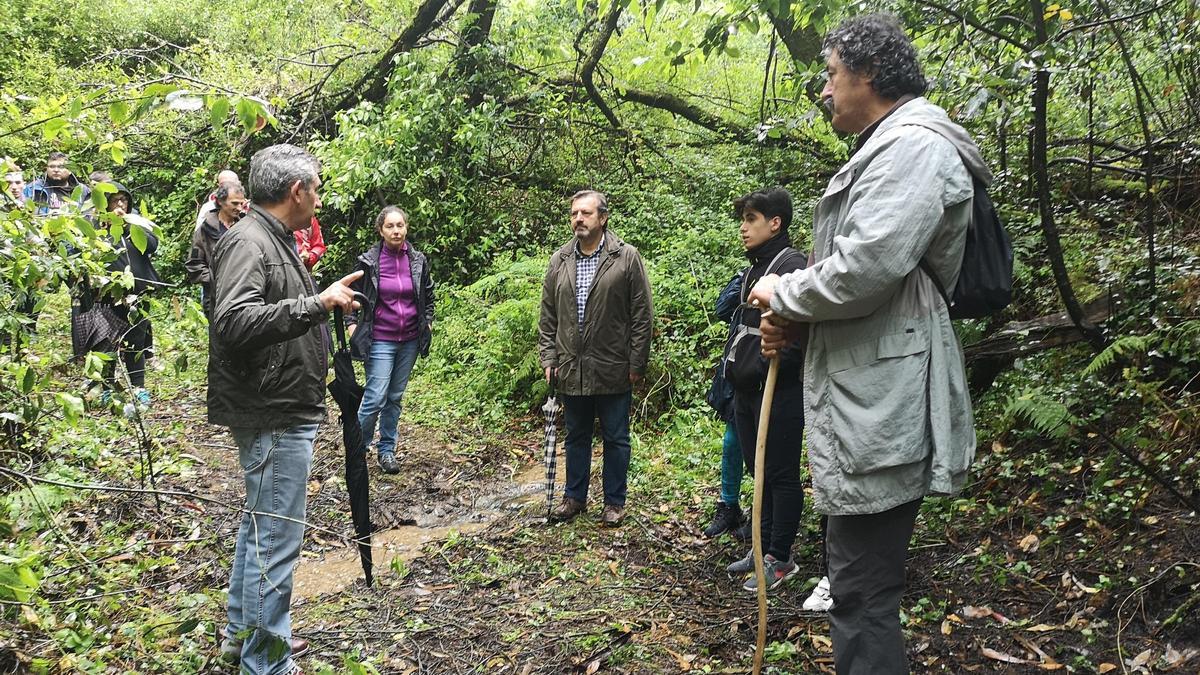 Comuneros de Coiro, en una visita al monte