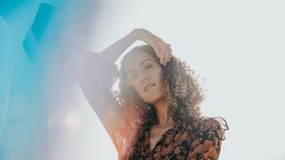 La cantautora Sylvie Hernández vibra con el Atlántico dentro de su primer disco 'Magua'