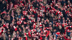 Aficionados del Athletic en un partido de su equipo.