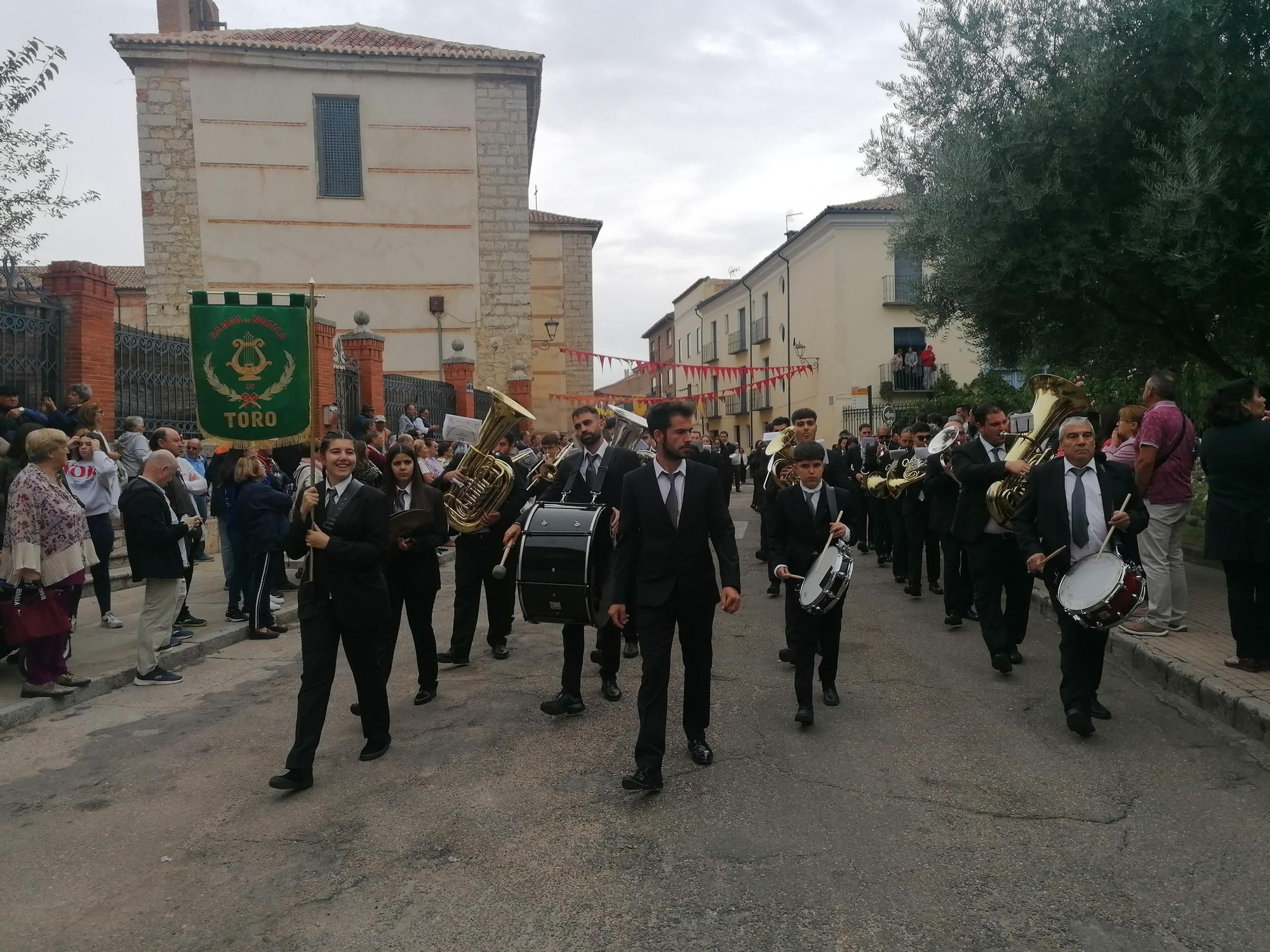 GALERÍA | Toro recrea la vendimia tradicional en el desfile de carros