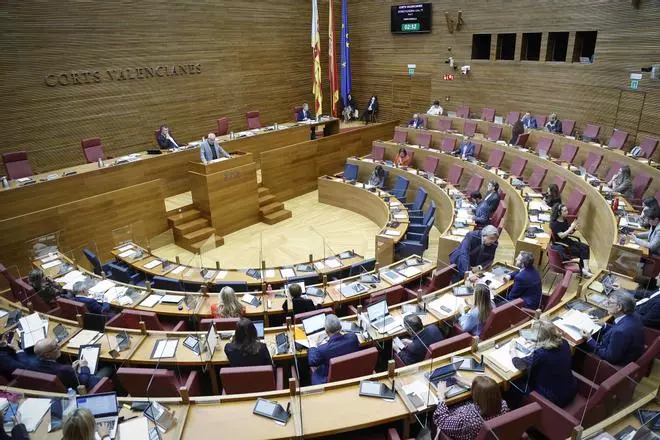 El último pleno en Corts exhibe las fisuras del Botànic a dos meses del 28M