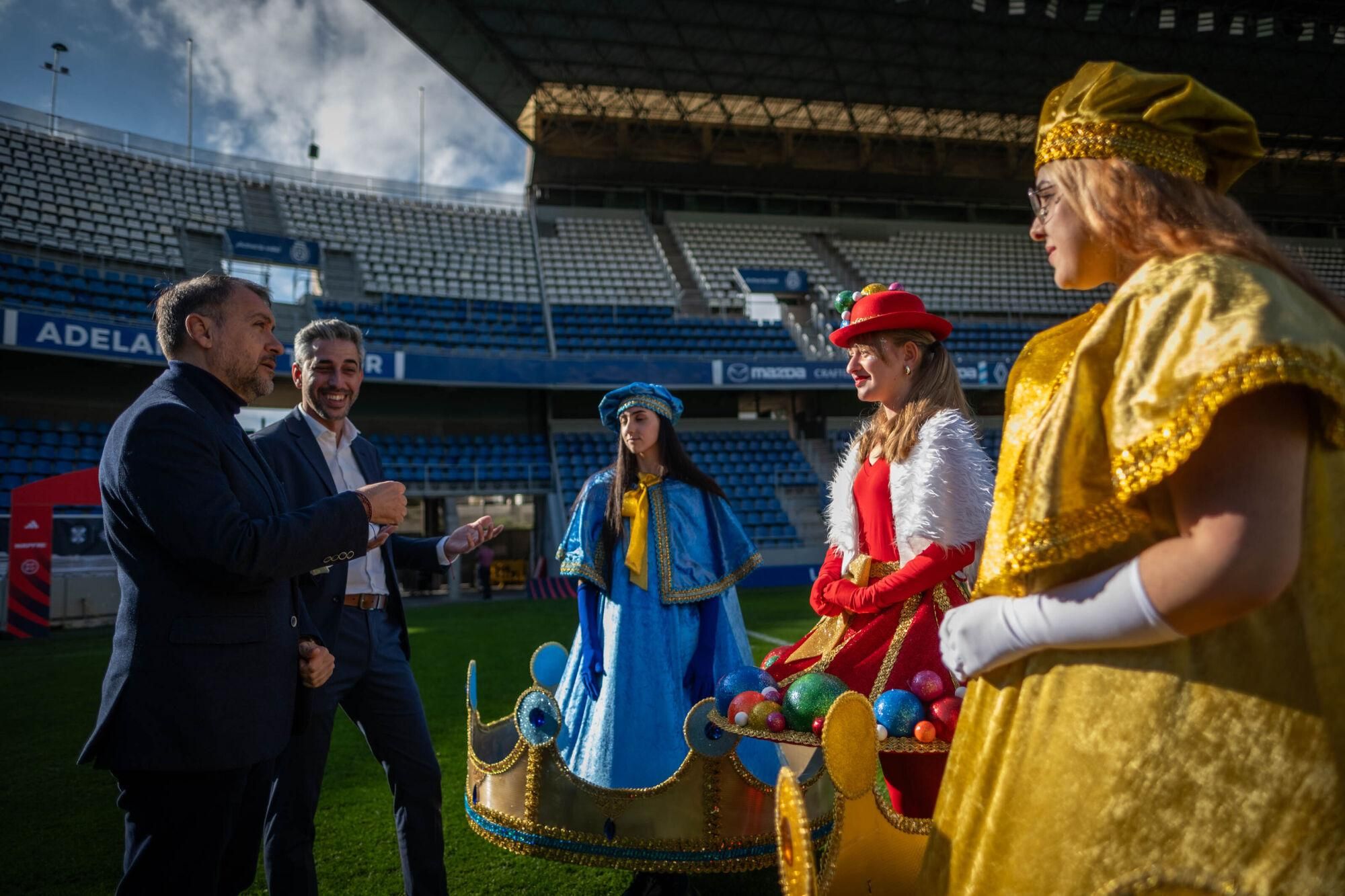 Presentación del espectáculo de bienvenida y la cabalgata de Reyes Magos en Santa Cruz de Tenerife.

