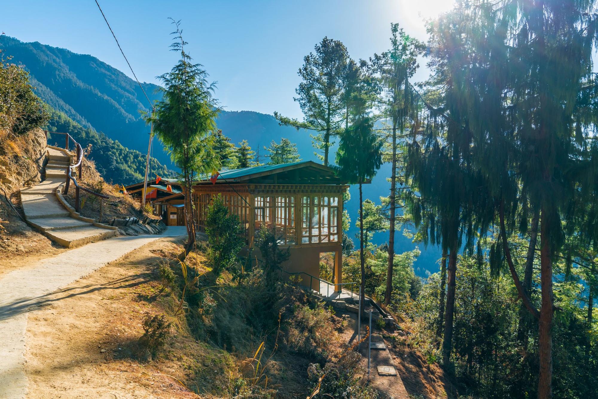 La cafetería mirador en la subida al Monasterio Nido del Tigre