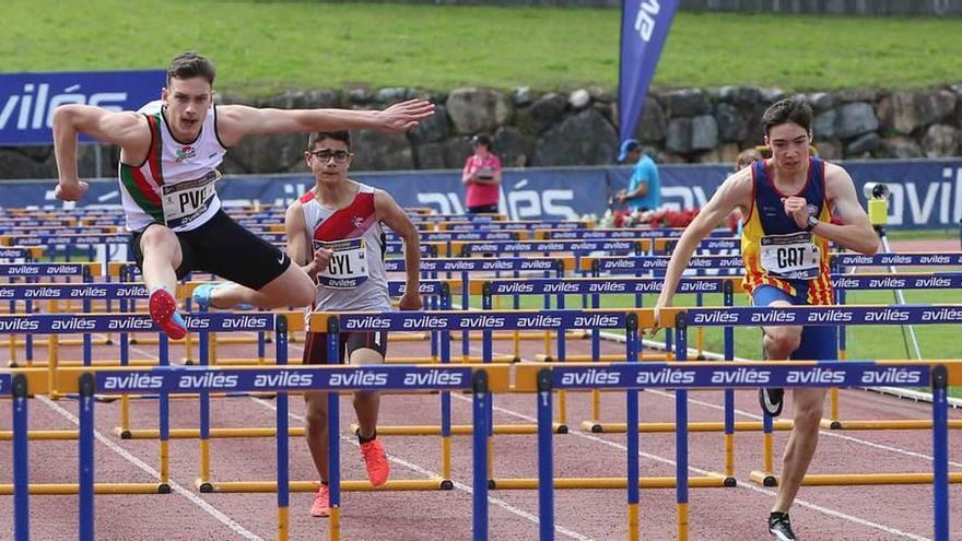 Un momento de la competición de ayer en la pista Yago Lamela.