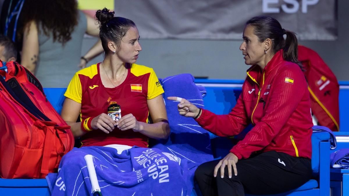 Anabel Medina, con Sara Sorribes en Málaga