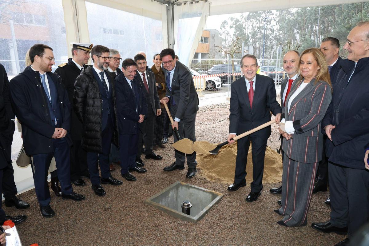 Colocación de la cápsula y la primera piedra de la fábrica de chips de Sparc