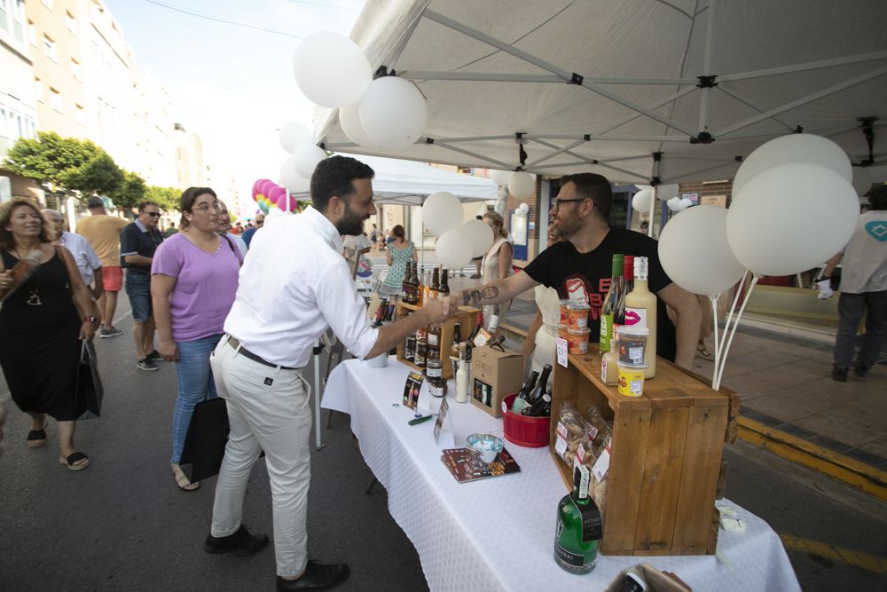 Fiesta del comercio local en la avenida 9 d'Octubre del Port de Sagunt