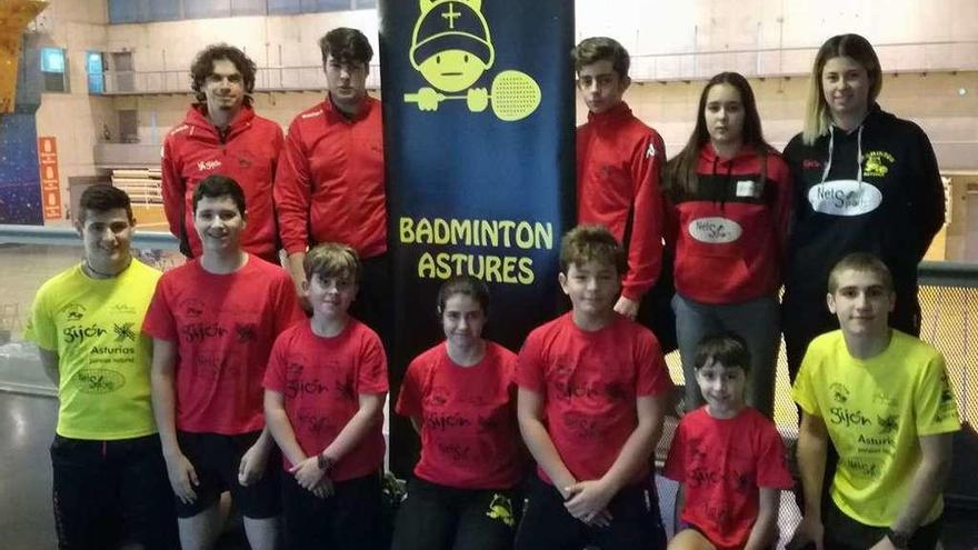 Representación del Bádminton Astures en el torneo de Estella.