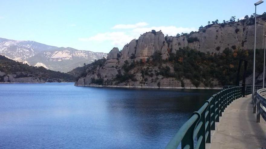 L&#039;embassament vist des de la presa de Navès.