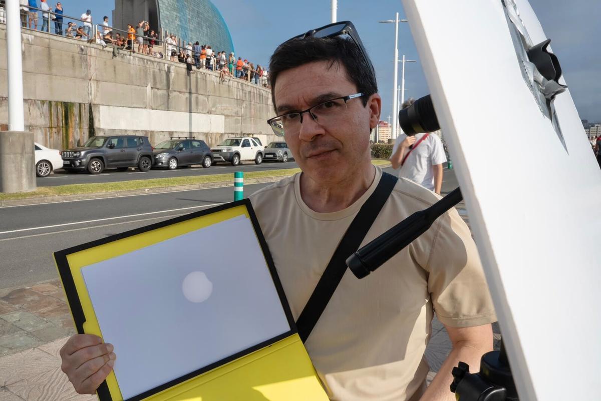 Moisés López, físico coruñés preparado para ver el eclipse en A Coruña