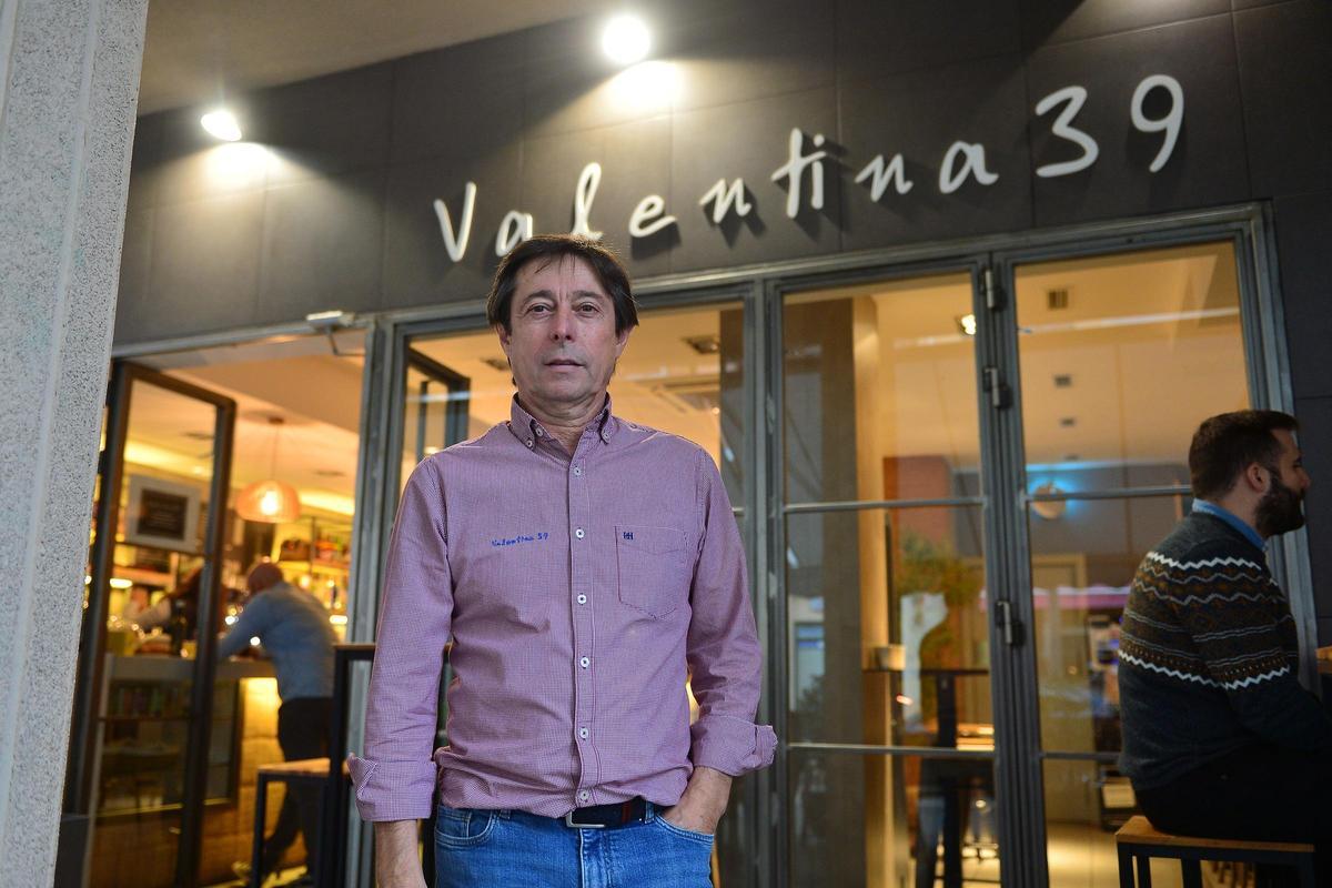 Manuel Solana, propietario de Valentina 39, bar-cafetería especializado en desayunos.