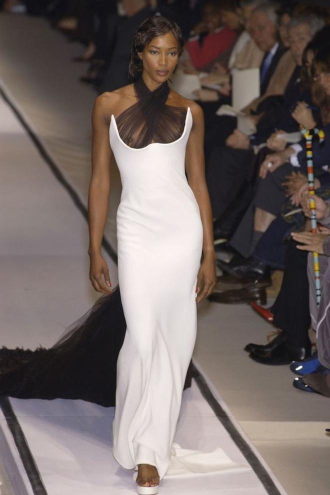 Naomi Campbell con vestido de Jean Paul Gaultier