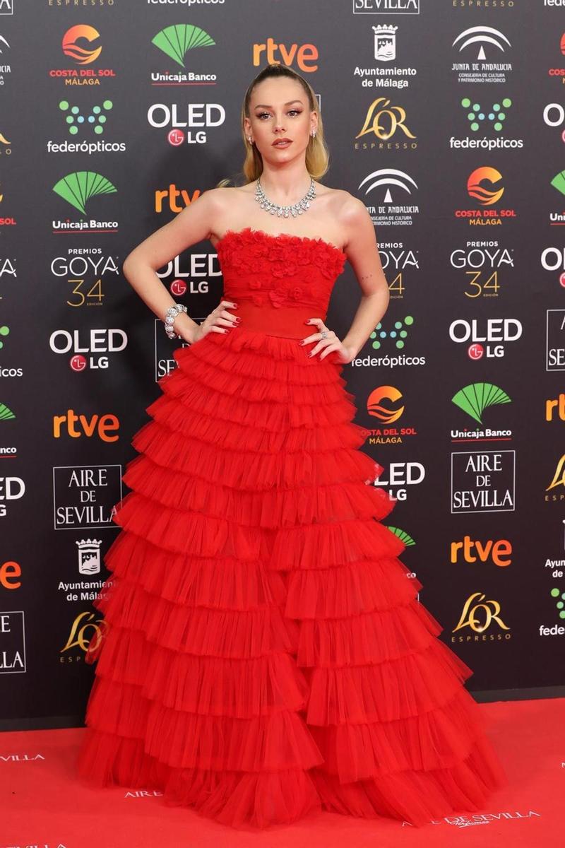 Ester Expósito, con un vestido rojo