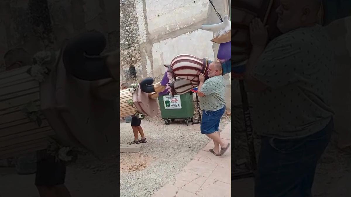 Onil desmonta su falla y pospone la cremà hasta el sábado por la ola de calor