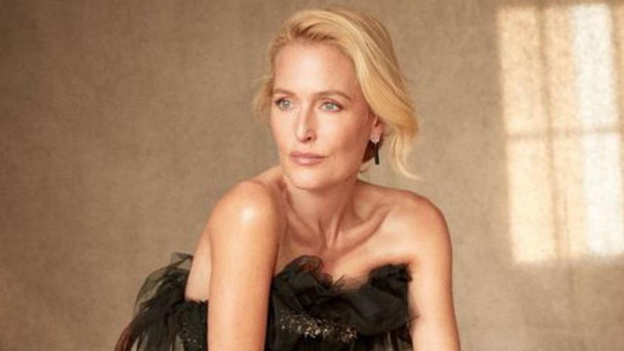 Gillian Anderson y Paco León recogen premio en Canarias