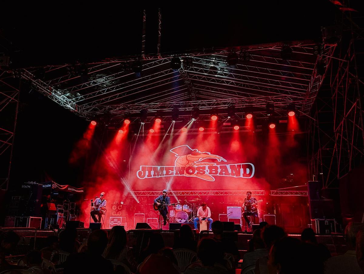 Los Jimenos Band durante una actuación.
