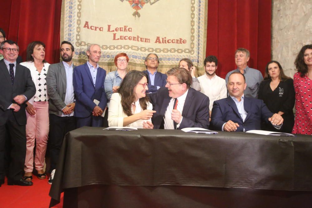 Ximo Puig, Mónica Oltra y Rubén Martínez Dalmau firman el pacto del Botànic II.