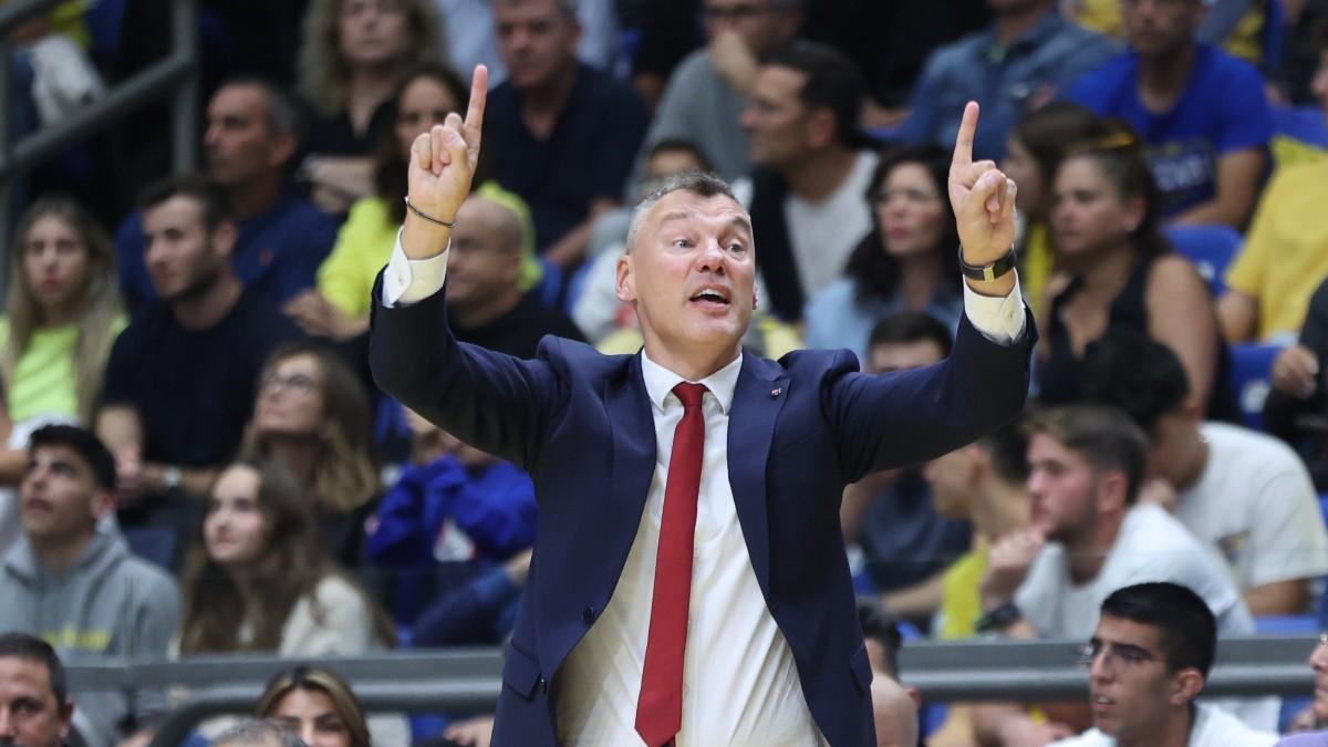 Sarunas Jasikevicius dirigiendo en un partido del Barça