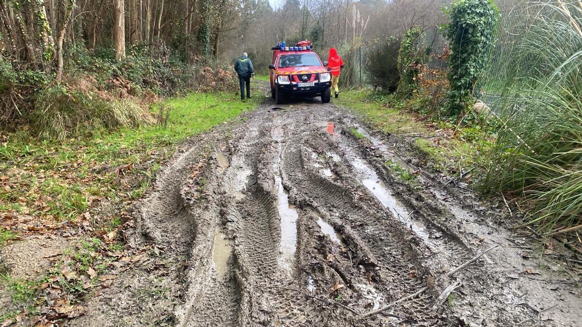 Participantes en el dispositivo de búsqueda del hombre de 76 años desaparecido en Oleiros.