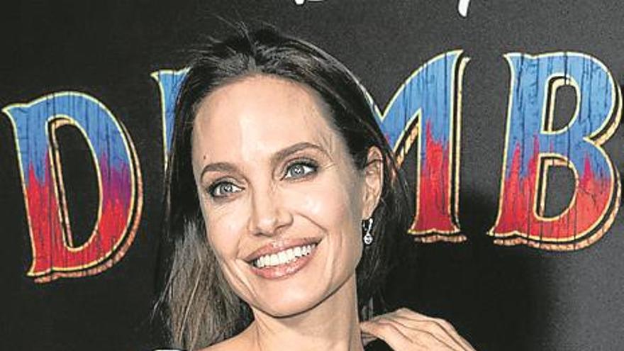 Denuncian a Angelina Jolie por ladrona