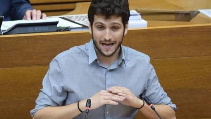 Antonio Estañ, recientemente, en las Cortes Valencianas.