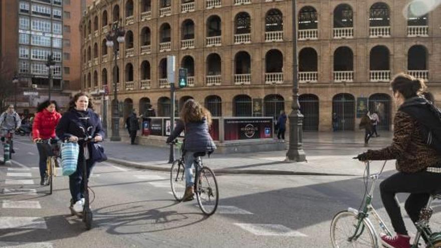 Los patinetes eléctricos deberán circular por el carril bici.