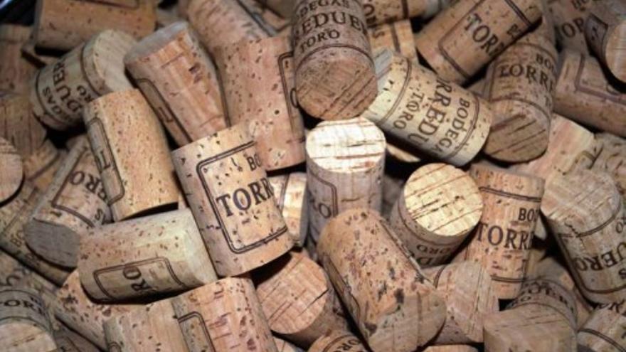 Wine Cork Tips | Putting Wine Corks in the Freezer: The Simple But Effective Secret That More and More People Are Doing