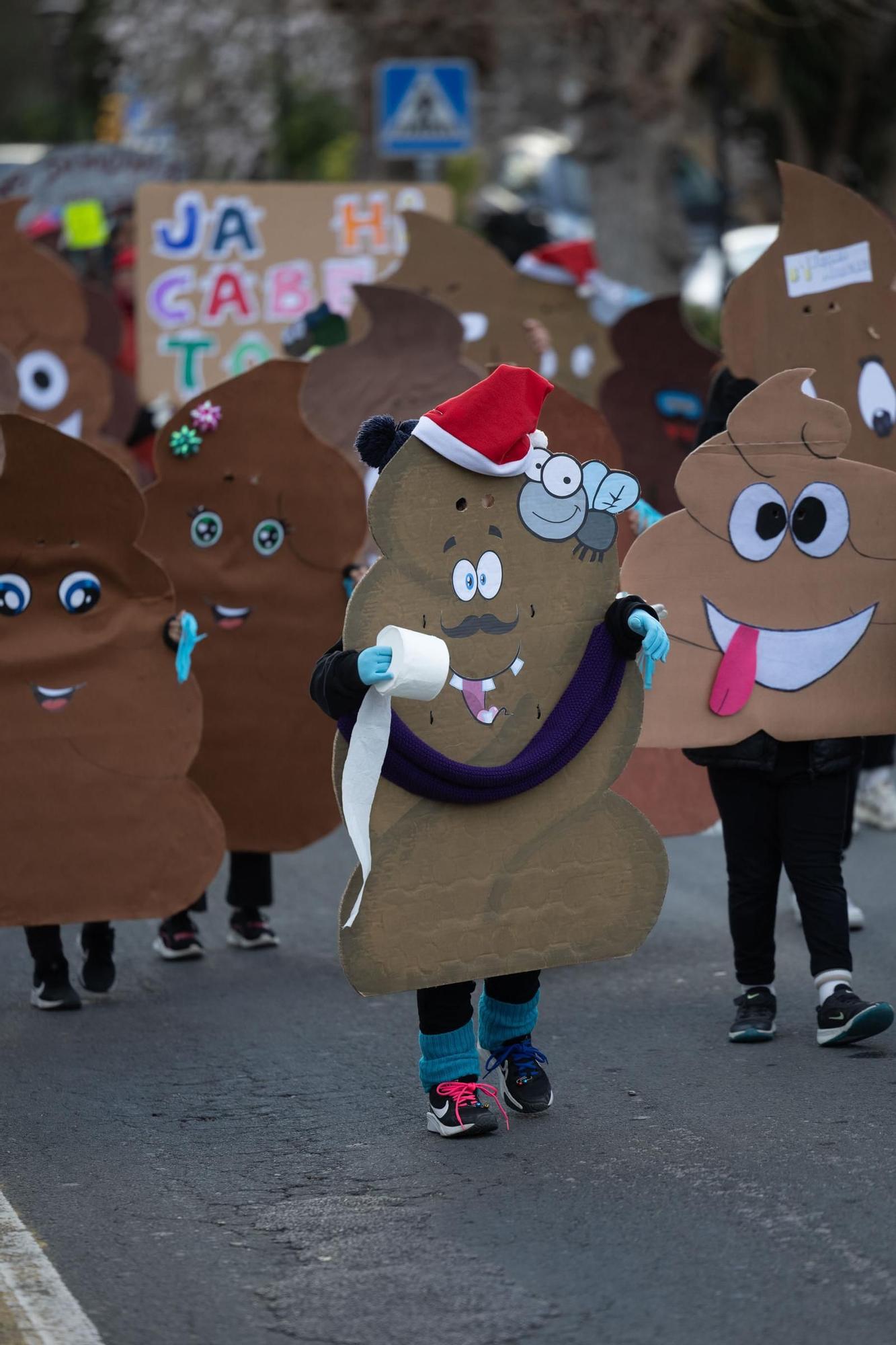 Mira aquí las imágenes de la rúa de carnaval en Sant Joan