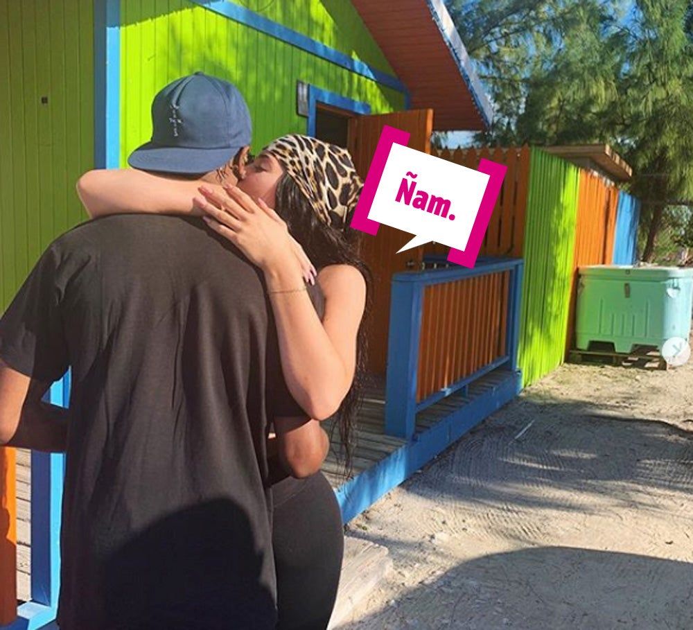 Kylie Jenner besa a Travis Scott