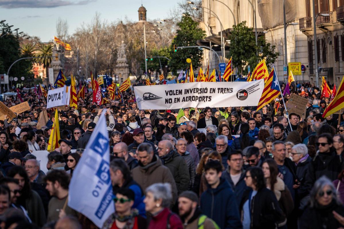 Los usuarios de Rodalies se manifiestan en Barcelona Los usuarios de Rodalies se manifiestan en Barcelona