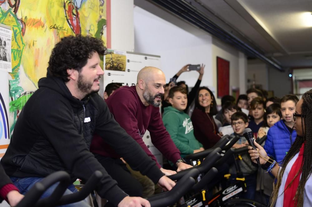 El instituto cambrés David Buján conmemora el día escolar de la no violencia y la paz con una pedalada virtual con la que pretende acompañar en su camino a los refugiados sirios en su búsqueda de un futuro.